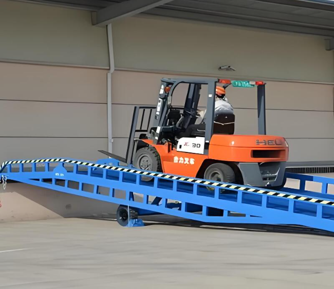 息县移动式卸货平台（叉车用）